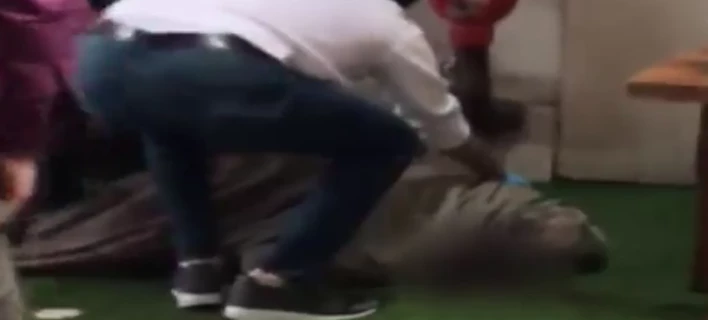 Βίντεο – ντοκουμέντο: Λίγα λεπτά μετά την φονική επίθεση κατά του Βουραλχάν – Δράστης: «Του άξιζε!»